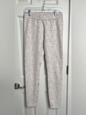 Hue Floral Lace Leggings